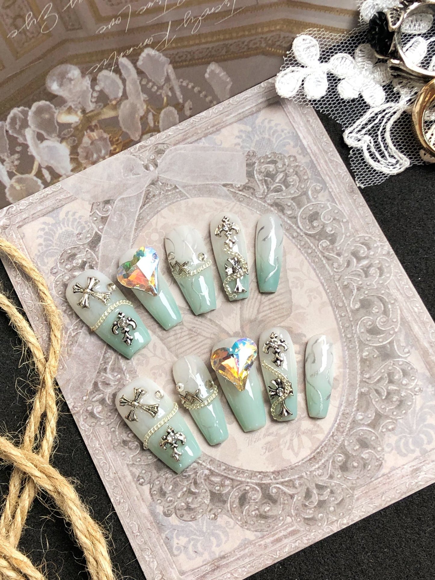 3D Gradient Green Heart-shaped Gemstone Fake False Nails for Wome, 100% Handmade Press on Nails, Reusable UV Finished Acrylic Nail Kit